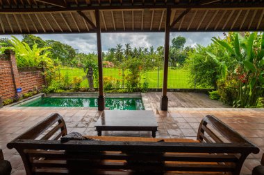 Ubud, Endonezya. 13 Mart 2023: Ubud, Endonezya 'daki balerin lüks villa manzarası