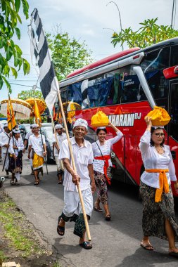 ubud, bali. 16 Şubat 2023: Balili köylüler bir törene katılacaklar.