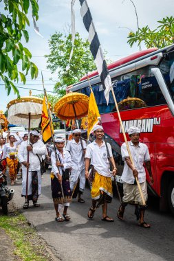 ubud, bali. 16 Şubat 2023: Balili köylüler bir törene katılacaklar.