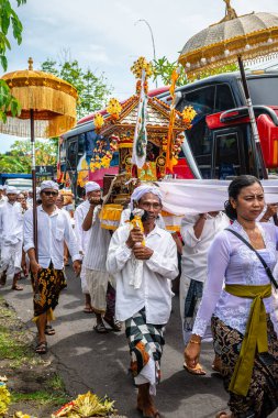 ubud, bali. 16 Şubat 2023: Balili köylüler bir törene katılacaklar.