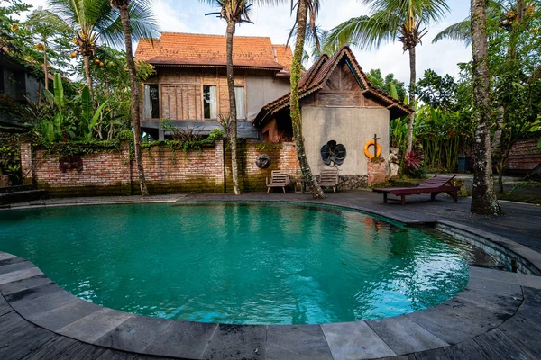 印度尼西亚 2023年3月13日 印度尼西亚Ubud的巴厘豪华别墅景观 — 图库照片