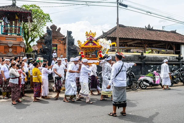 Ubud Bali Lutego 2023 Mieszkańcy Balijczyków Udadzą Się Procesję Ceremonię — Zdjęcie stockowe
