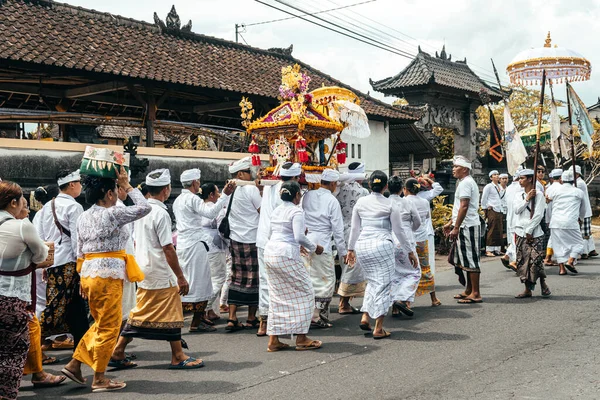 Bud Bali Februari 2023 Balinese Dorpelingen Gaan Processie Naar Een — Stockfoto