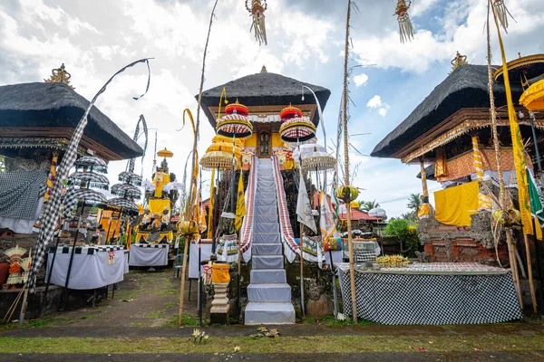 Utomhus Utsikt Över Balinesiska Templet Med Prydnad — Stockfoto