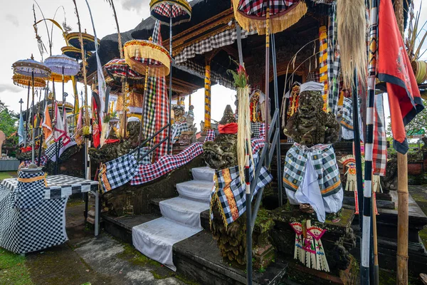 Utomhus Utsikt Över Balinesiska Templet Med Prydnad — Stockfoto