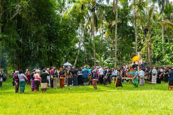Ubud Indonésie Mars 2023 Cérémonie Funéraire Balinaise Dans Petit Village Photos De Stock Libres De Droits