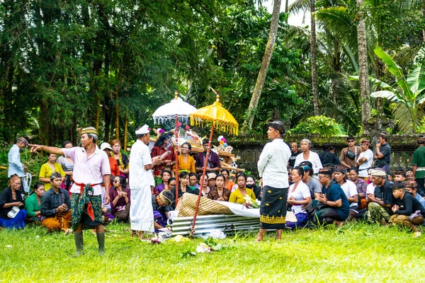 Ubud Indonésie Mars 2023 Cérémonie Funéraire Balinaise Dans Petit Village Photo De Stock
