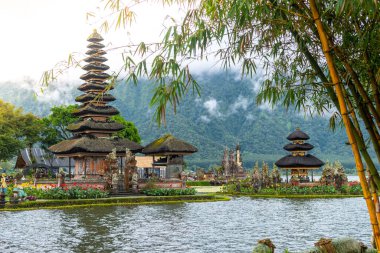 Endonezya, Bali 'deki Pura ulun danu beratan tapınağı manzarası