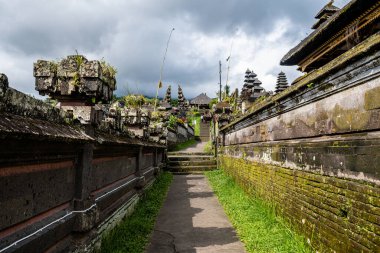 Endonezya, Bali 'deki pura besakih kompleksi görüşleri