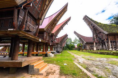Londa Köyü, Endonezya 'da geleneksel Montana Toraja evleri