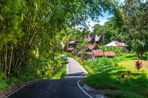 Tongkonan, Toraja 'daki geleneksel evlerdir.