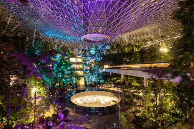 Singapur 'da. 23 Nisan 2023: Singapur 'daki kuyumcu bahçesinin muhteşem manzarası.