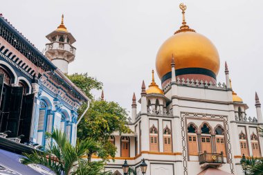 Singapur 'da. 16 Nisan 2023, Singapur şehri sokak manzaralı.