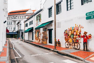 Singapur 'da. 16 Nisan 2023, Singapur şehri sokak manzaralı.