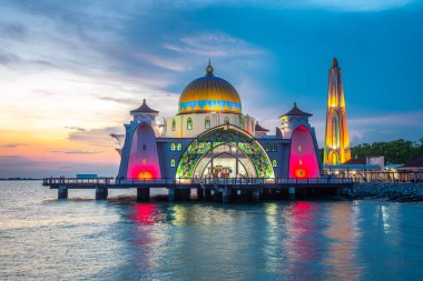 Melaka Boğazı Camii, Malezya 'dan gün batımı
