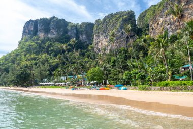  Krabi, Tayland 'da güzel bir sahil.