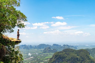 Krabi, Tayland. 13 Mayıs 2023: Tayland 'daki ejderha tepesinden panoramik manzara