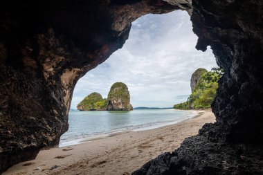  Krabi, Tayland 'da güzel bir sahil.