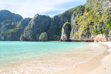 Pi Pi Adaları 'ndaki Maya Körfezi' nin panoramik görüntüsü, Tayland