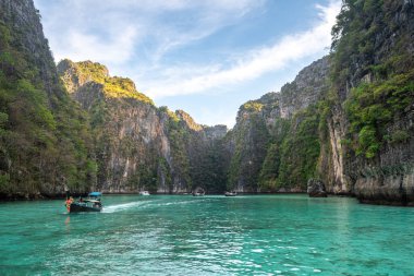 Pi Pi Adaları 'ndaki Maya Körfezi' nin panoramik görüntüsü, Tayland