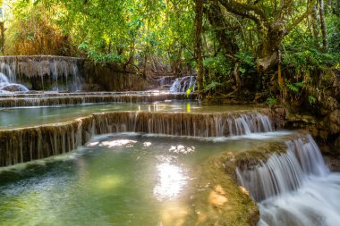 Luang Prabang 'daki Kuan si şelalelerinin manzarası, laos