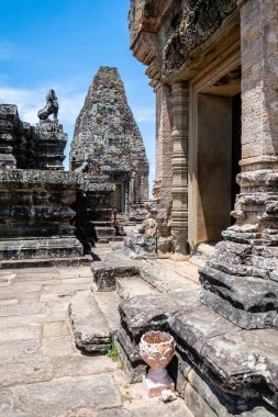 Muhteşem Angkor Wat tapınağının içinde, Kamboçya
