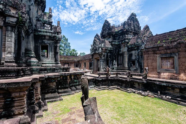 Muhteşem Angkor Wat tapınağının içinde, Kamboçya