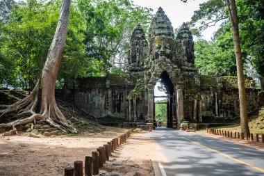 Muhteşem Angkor Wat tapınağının içinde, Kamboçya