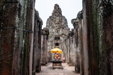 Muhteşem Angkor Wat tapınağının içinde, Kamboçya