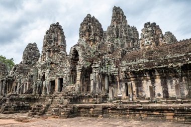 Muhteşem Angkor Wat tapınağının içinde, Kamboçya