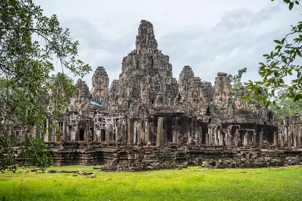 Muhteşem Angkor Wat tapınağının içinde, Kamboçya