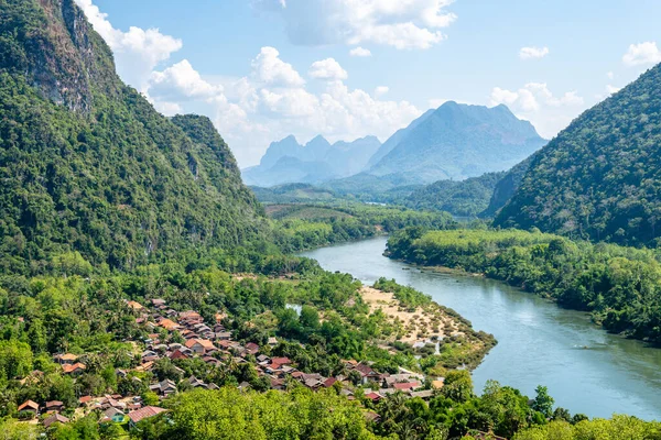 Laos 'taki Nong Khiaw kırsalında.