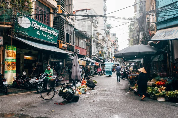 hanoi, vietnam. 4 Haziran 2023: Hanoi eski mahallesinde yerel işletme