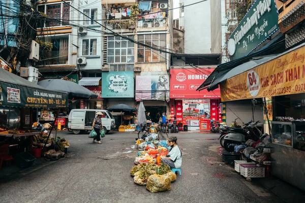 하노이 베트남 2023년 하노이 구시가지에서 운영하는 — 스톡 사진