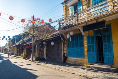 Hey, Vietnam 'da. 16 Haziran 2023: Eski bir kasaba, Vietnam 'ın sokak manzarası