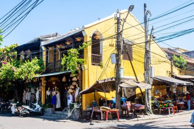 Hey, Vietnam 'da. 16 Haziran 2023: Eski bir kasaba, Vietnam 'ın sokak manzarası