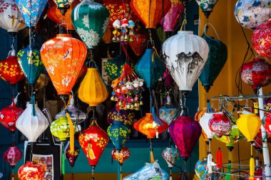 Hey, Vietnam 'da. 16 Haziran 2023: Eski bir kasaba, Vietnam 'ın sokak manzarası