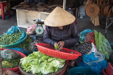 Hey, Vietnam 'da. 16 Haziran 2023: Eski bir kasaba, Vietnam 'ın sokak manzarası
