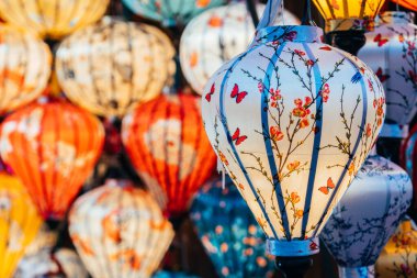 Hey, Vietnam 'da. 16 Haziran 2023: Eski bir kasaba, Vietnam 'ın sokak manzarası