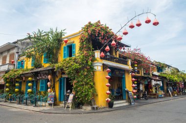 Hey, Vietnam 'da. 16 Haziran 2023: Eski bir kasaba, Vietnam 'ın sokak manzarası