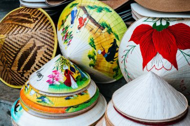 Hey, Vietnam 'da. 16 Haziran 2023: Eski bir kasaba, Vietnam 'ın sokak manzarası