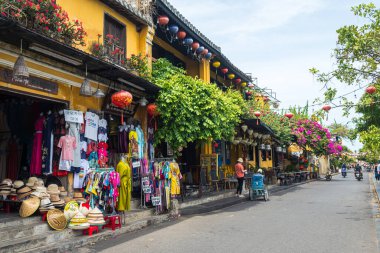 Hey, Vietnam 'da. 16 Haziran 2023: Eski bir kasaba, Vietnam 'ın sokak manzarası