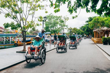 Hey, Vietnam 'da. 16 Haziran 2023: Eski bir kasaba, Vietnam 'ın sokak manzarası