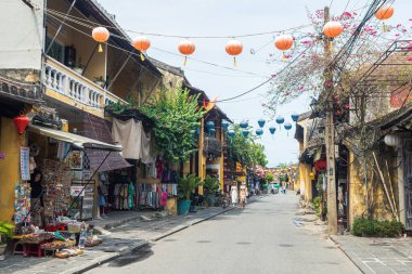 Hey, Vietnam 'da. 16 Haziran 2023: Eski bir kasaba, Vietnam 'ın sokak manzarası