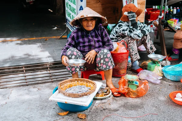 Hey, Vietnam 'da. 16 Haziran 2023: Eski bir kasaba, Vietnam 'ın sokak manzarası