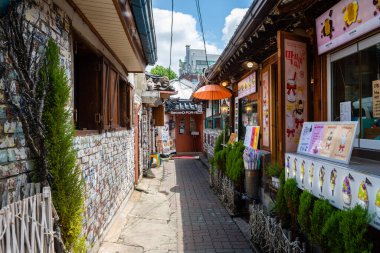 Seul, Güney Kore. 3 Temmuz 2023: Seul 'deki ünlü Myeong-Dong Yürüyüş Sokağı manzarası