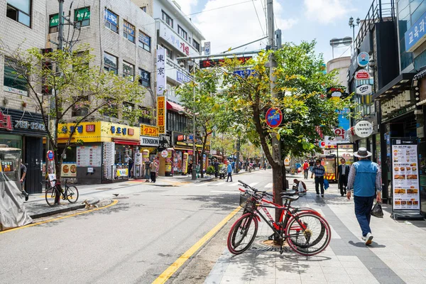 Seul, Güney Kore. 3 Temmuz 2023: Seul 'deki ünlü Myeong-Dong Yürüyüş Sokağı manzarası