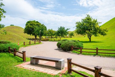  Güney Kore, Gyeongju 'daki ünlü Cheonmachong Parkı manzarası