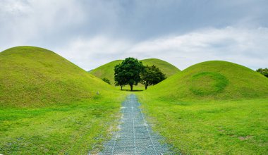  Güney Kore, Gyeongju 'daki ünlü Cheonmachong Parkı manzarası
