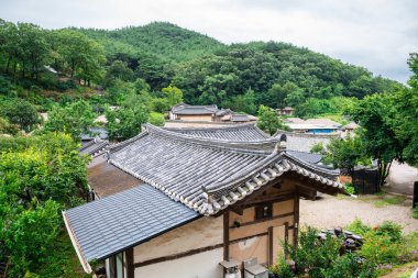  Güney Kore, Gyeongju 'daki geleneksel yangdong köyünün manzarası